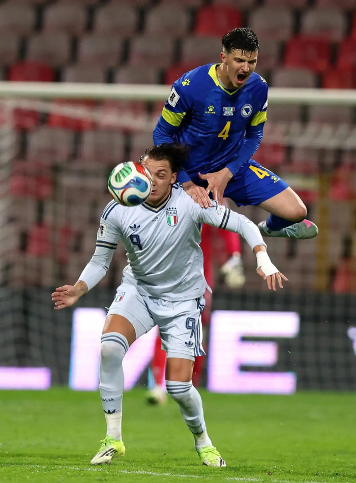 华体会-目前只剩一人踢过世界杯，大浪淘沙，“蓝衣军团”还剩什么？|意大利队|乌拉圭足球队|阿斯顿维拉|世预赛|维拉蒂_新浪新闻