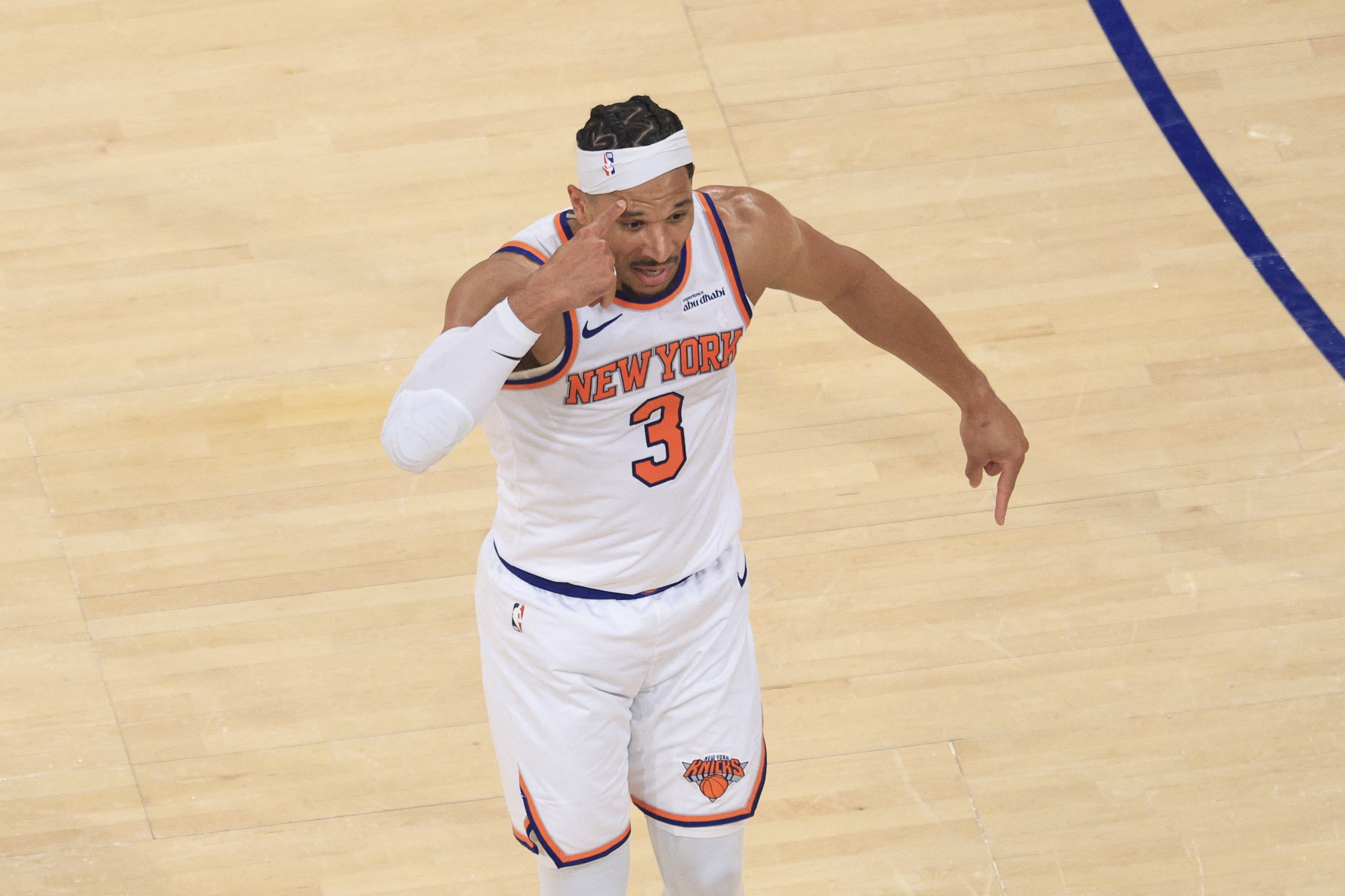 huatihui-NBA合并以来目前仅3人总决赛场均15板：摩西·马龙、约基奇、哈特